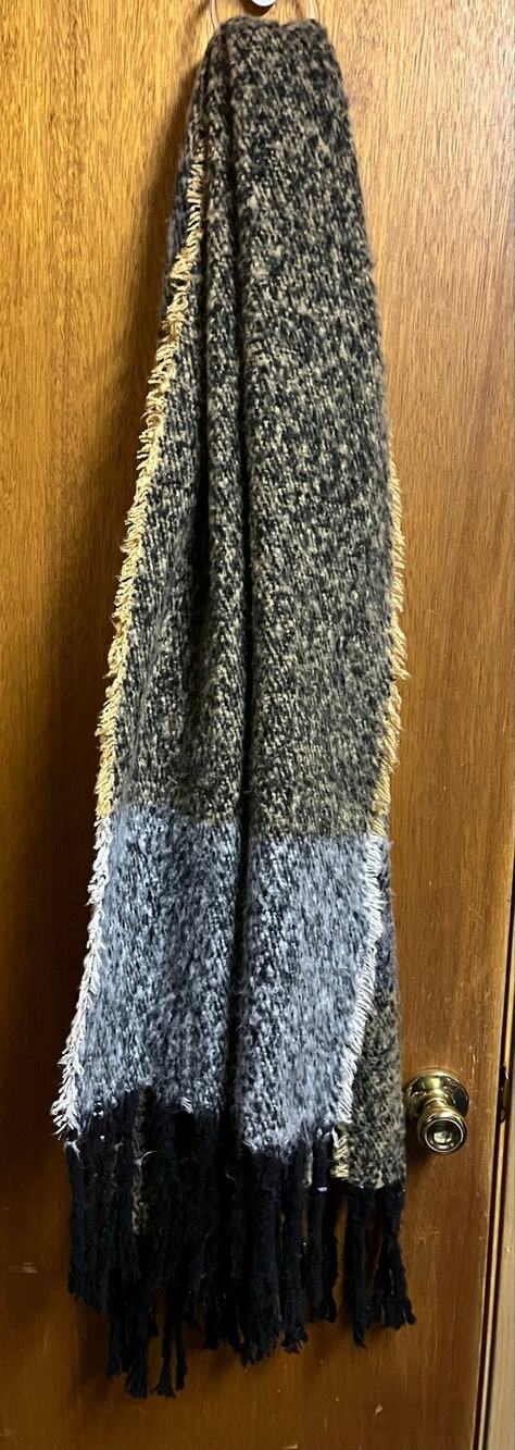 Steve Madden women's one size colorblock fringe blanket scarf gray & tan